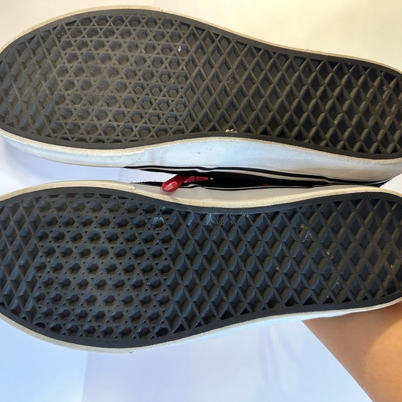 Vans - Picture 7 of 9